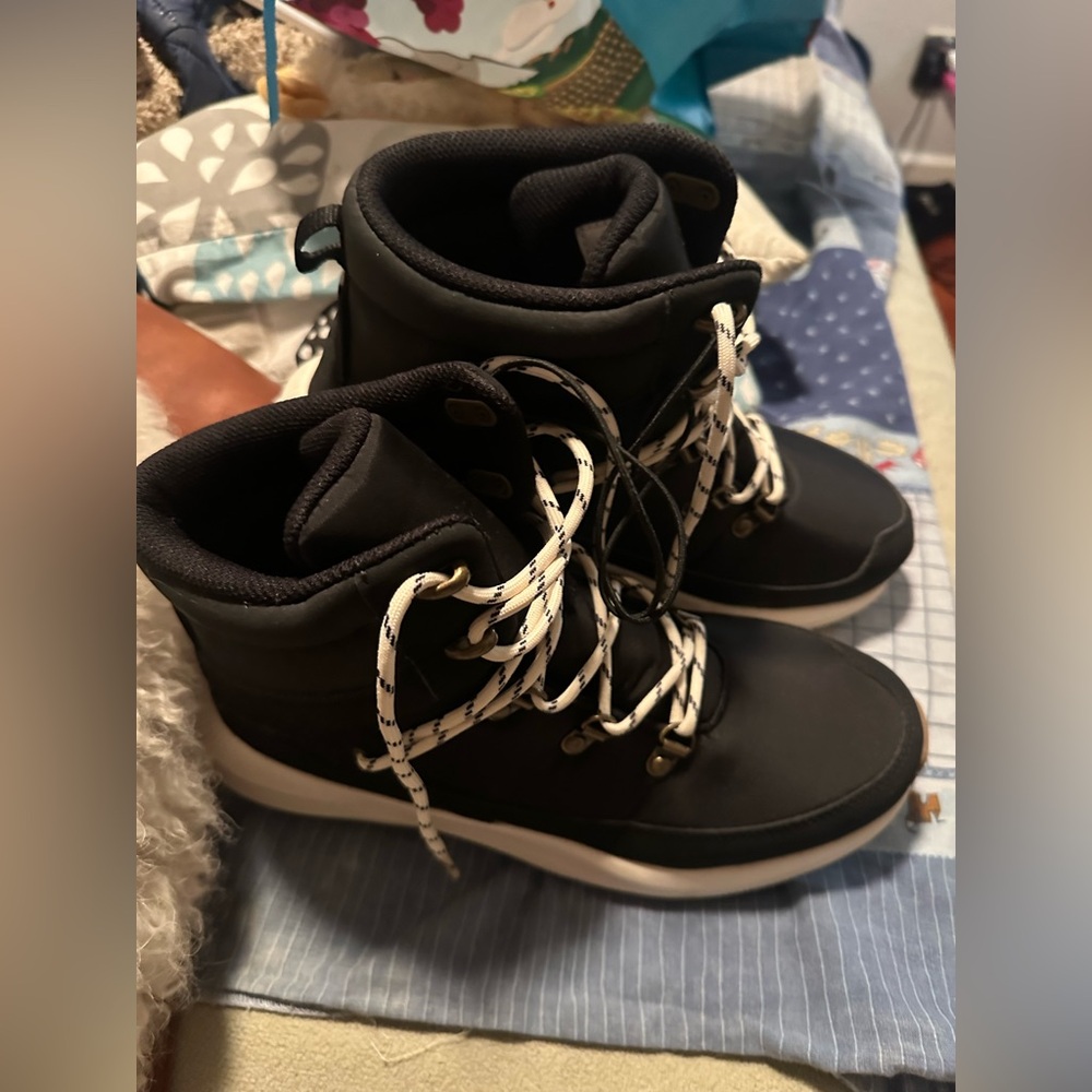 A New Day Target Black Platform Heel White Black Snow Boots Sneakers New Women 9
